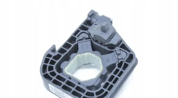 BMW 7 G70 Radiator mount bracket 5A18813