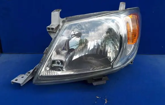 Toyota Hilux (AN10, AN20, AN30) Headlight/headlamp