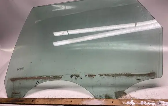 Rear door window glass