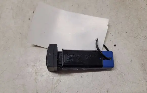 Hyundai Santa Fe Windscreen/window heater switch 202002962 621W05010