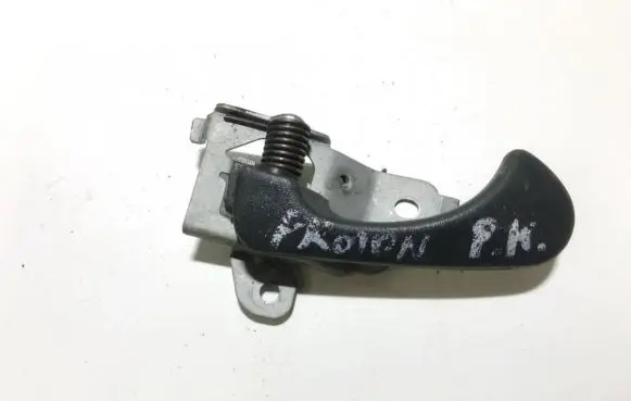 Mitsubishi Carisma Front door interior handle