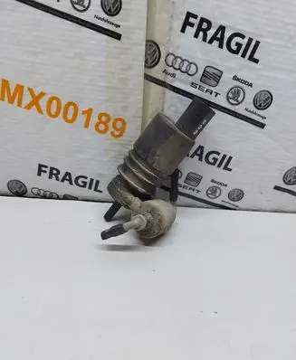 Volkswagen PASSAT B6 Windscreen/windshield washer pump 1T0955651A