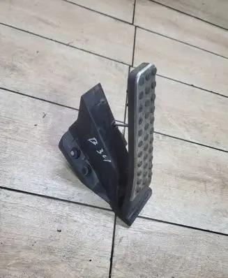 Mercedes-Benz C W204 Accelerator throttle pedal A2043000182 91798910
