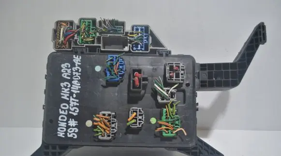 Ford Mondeo Mk III Fuse module 1S7T14A073AE