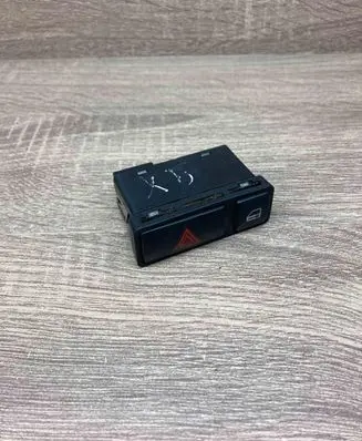 BMW 3 E46 Hazard light switch 8368920