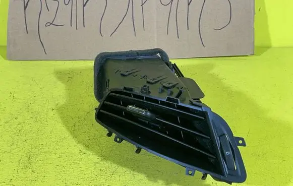 Opel Zafira C Dashboard side air vent grill/cover trim