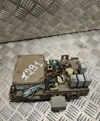 Toyota Corolla E120 E130 Fuse module 8264102040 MB2323008521
