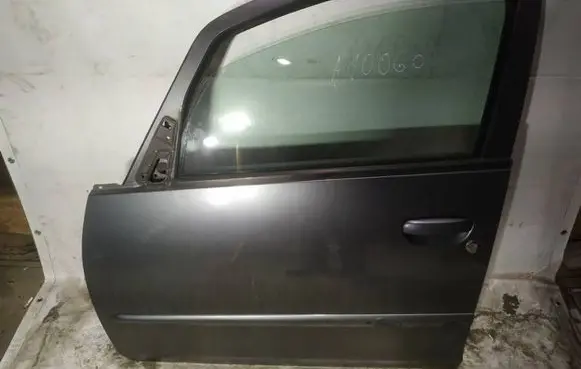 Mitsubishi Colt Front door pilkos