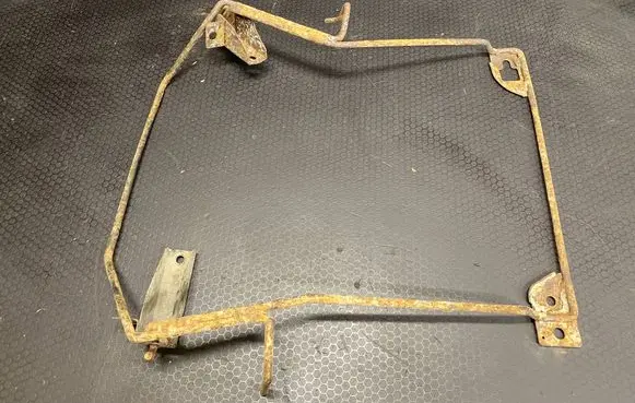 Opel Vivaro Spare wheel mounting bracket 