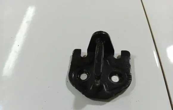 Ford Mondeo Mk III Rear door lock loop/hook striker 6g91r21982fbe