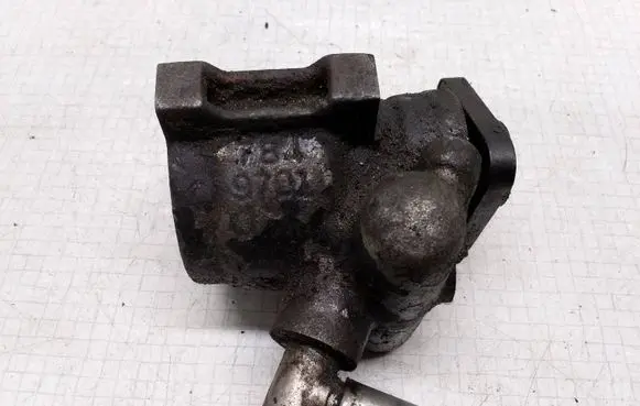 Volkswagen Golf III Power steering pump 7849701