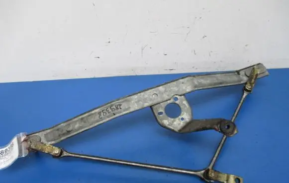 Volkswagen Polo II 86C 2F Front wiper linkage and motor