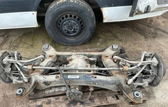 Mercedes-Benz E W212 Rear axle beam with reductor A2073509702 0206091000 0748460