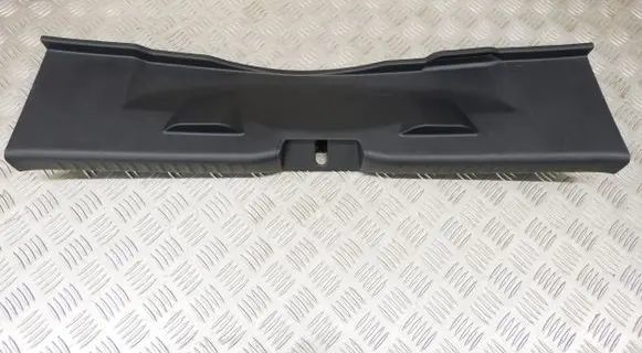 Trunk/boot sill cover protection