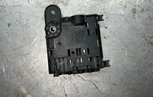 Audi A4 S4 B8 8K Current control relay K98K051B PA6GF30