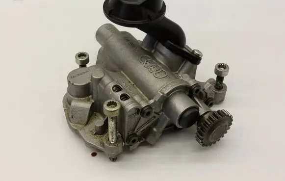 Audi A5 8T 8F Oil pump 06H115105AF
