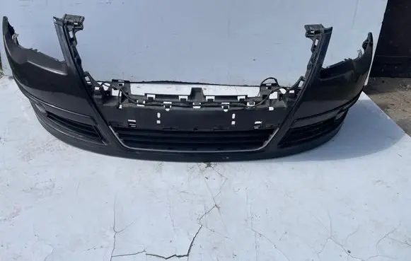 Volkswagen PASSAT B6 Front bumper 3c0807221
