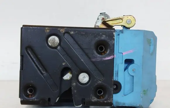 Volvo S60 Front door lock 30663040