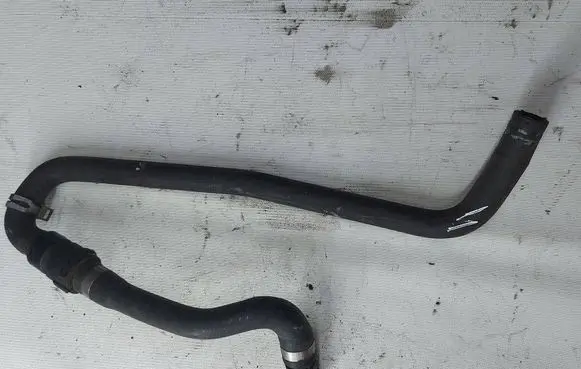Coolant pipe/hose