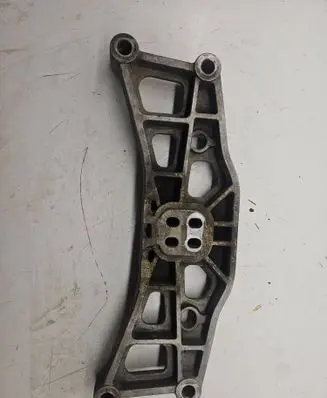 Dodge Challenger Gearbox mounting bracket A580 FS0N7