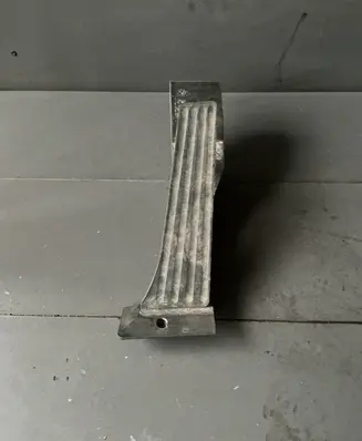 Accelerator throttle pedal