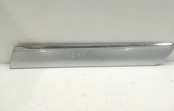 Rear fender molding trim