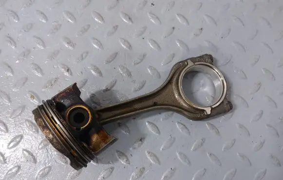 Volkswagen T-Roc Piston with connecting rod 04E198401AE 05E107065AE 05E107065C