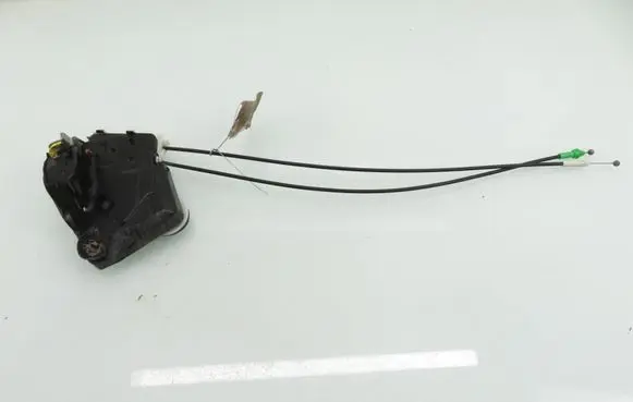 Toyota Yaris Front door lock 