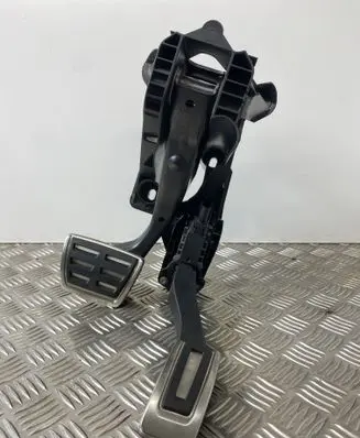 Volkswagen Tiguan Pedal assembly 5Q1723058BR 5Q1723503J