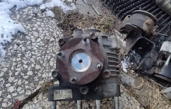 Toyota RAV 4 (XA30) Gearbox transfer box case 2W197 W8223