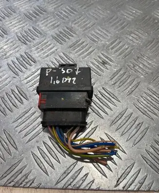 Peugeot 307 Fuel pump relay 240107