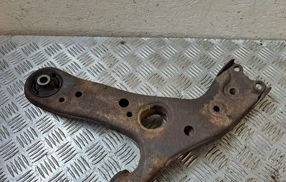 Toyota Avensis T270 Front control arm 4806805080