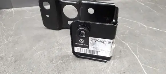 Mercedes-Benz C W204 Fender mounting bracket a2046201914