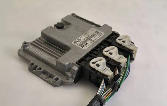 Ford Focus Engine control unit/module 8M5112A650LC 0281011701