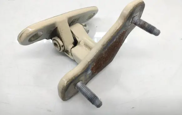 Mercedes-Benz E W212 Front door upper hinge A047058
