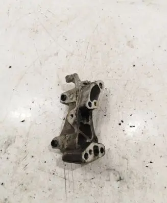 Peugeot 308 Engine mounting bracket 9645382880