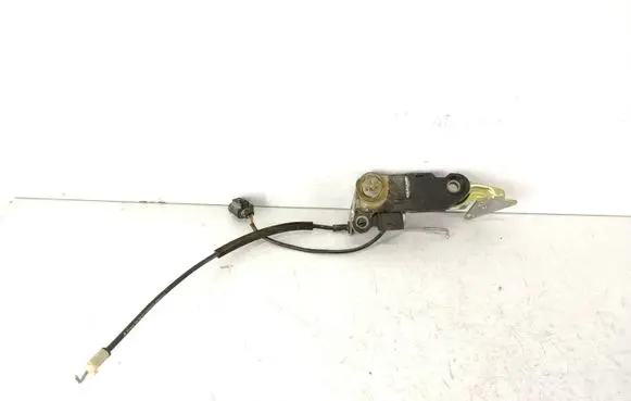 Volkswagen PASSAT B5.5 Tailgate exterior lock 3B9827297A