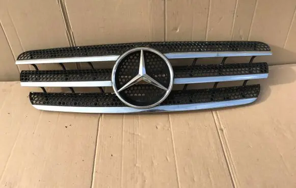 Mercedes-Benz ML W163 Front bumper upper radiator grill A1638801085