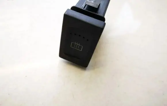 Volkswagen PASSAT B5 Windscreen/window heater switch 3B0959621C