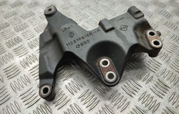Engine mounting bracket