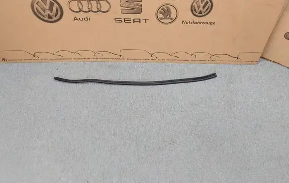 Audi A3 S3 8V Engine compartment rubber 8V0823723