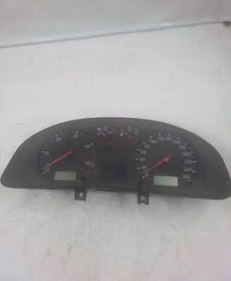Volkswagen PASSAT B5 Speedometer (instrument cluster) 3b0920822a