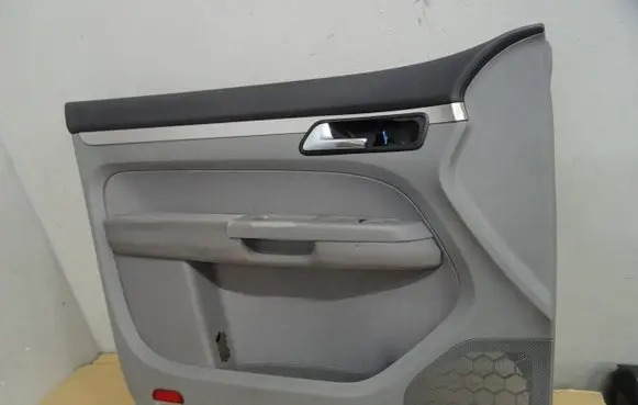 Volkswagen Touran I Front door card panel trim