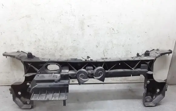 Renault Clio III Radiator support slam panel