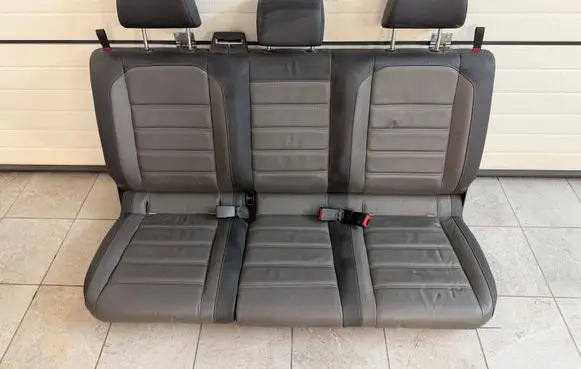 Volkswagen Amarok Rear seat 