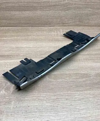 BMW 7 E38 Radiator mount bracket 8236890