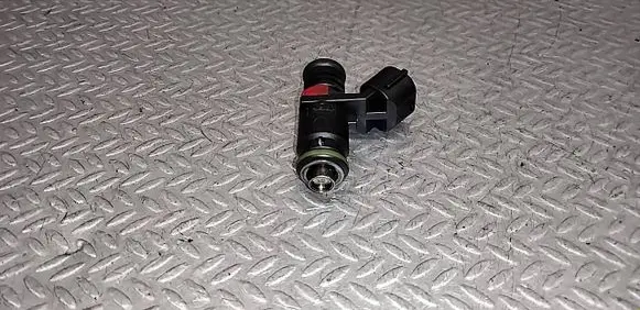 Skoda Fabia Mk2 (5J) Fuel injector 03E906031C