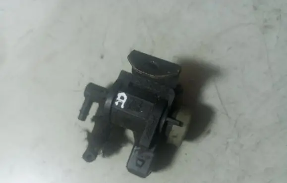 Volkswagen PASSAT B6 Turbo solenoid valve 1J0906283A