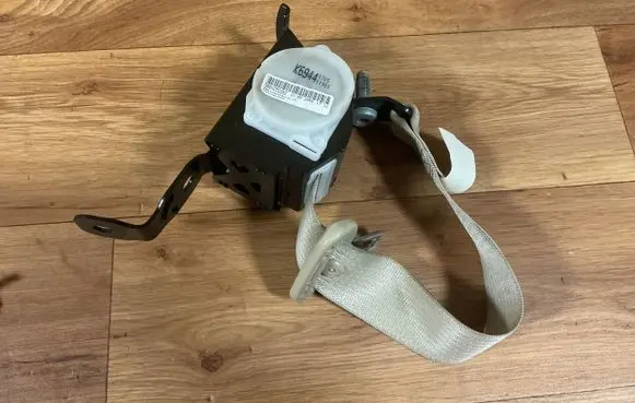 Opel Insignia A Rear seatbelt 13288435 M203 21052009