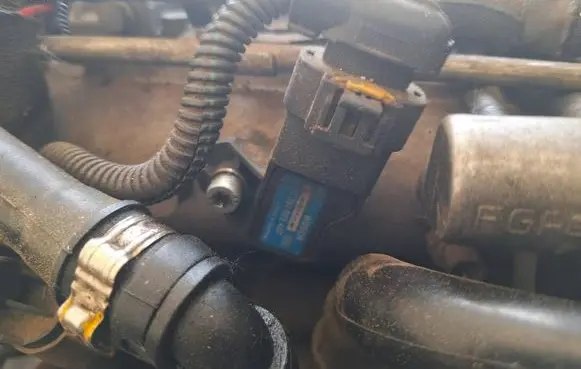 Opel Vectra C Air pressure sensor 0281002437